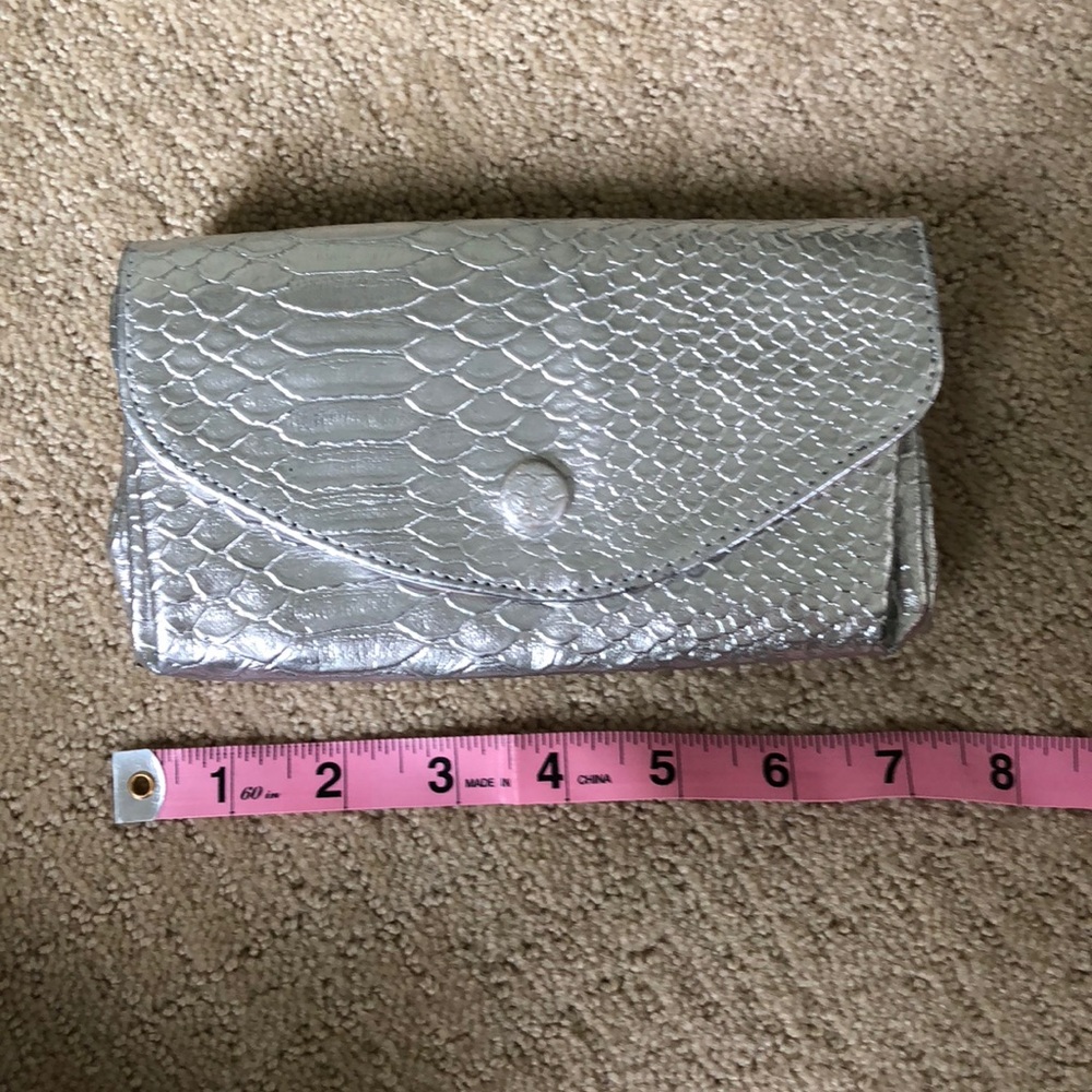LuLu silver Clutch